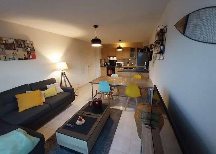 Charming T3 With Balcony Near Beach