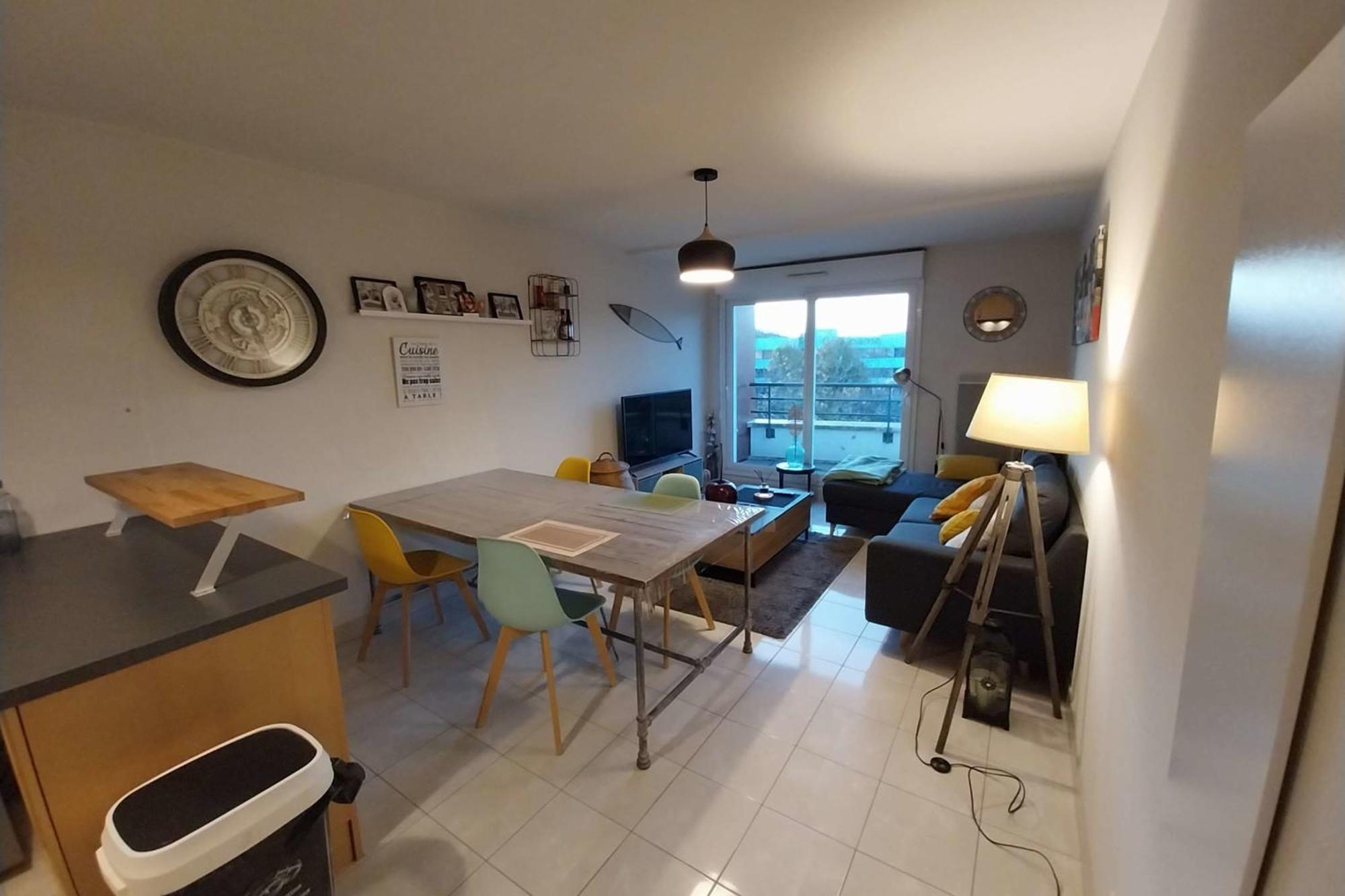 Charming T3 With Balcony Near